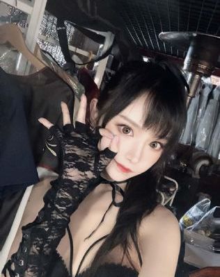 撕掉她的衣服吮的双乳游戏